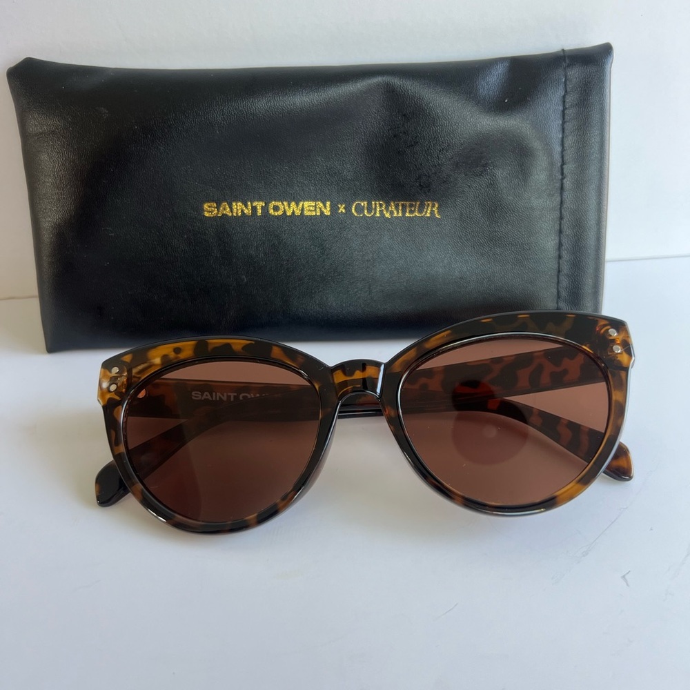 Saint Owen and Curateur Wylde
Tortoiseshell Sunglasses